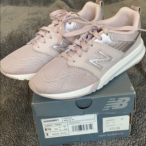 NIB New Balance Metallic Lilac Trim 009 6.5